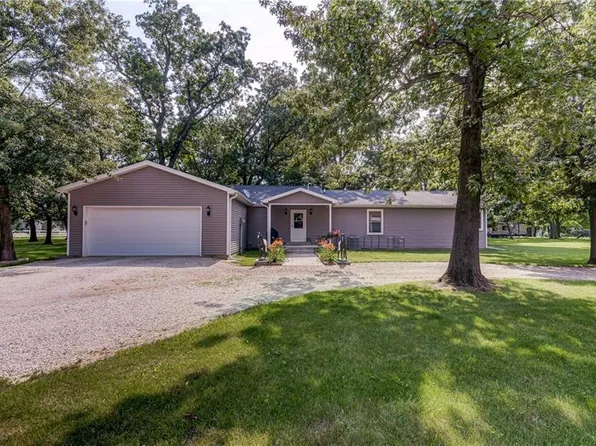 445 S Wyckles Rd, Decatur, IL 62522