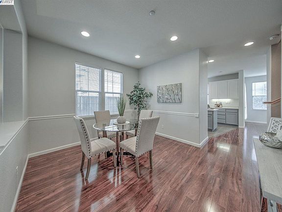 5th image of 34182 Valle Dr