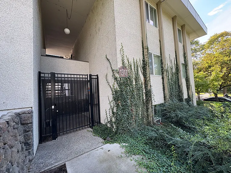 Fountain Terrace — Photo 8