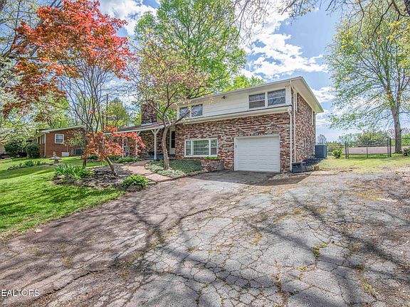 3rd image of 1908 Wintergreen Dr
