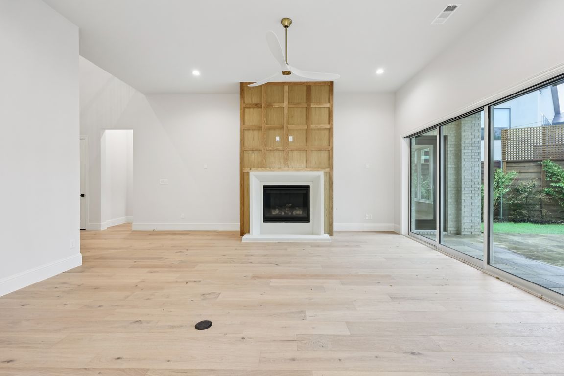 next background image