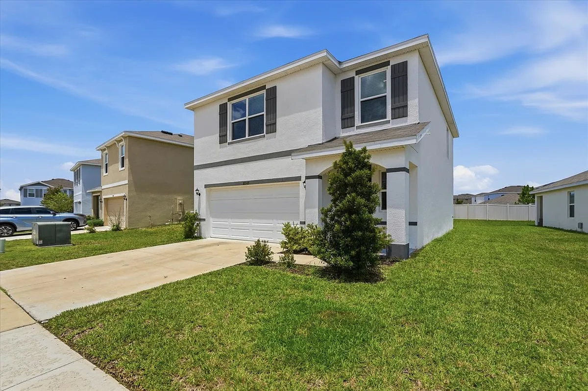 3 bed, 2.5 bath, 1961 sqft, $2,350 — Photo 3
