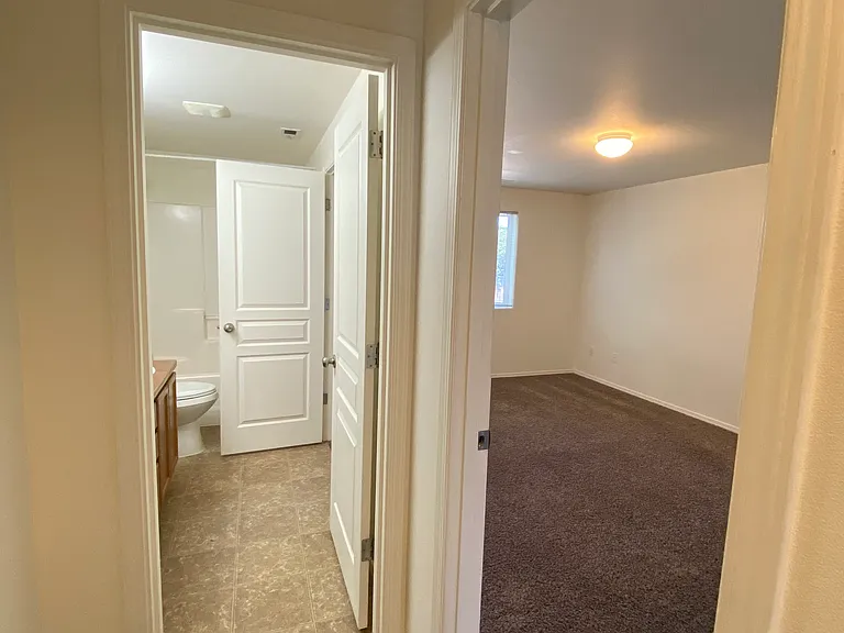 2501 NE 5th St — Photo 16