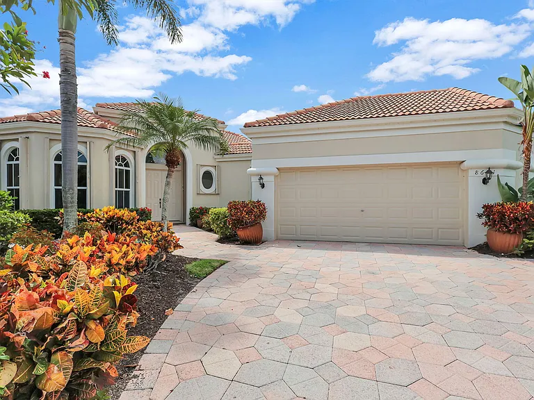 8671 Falcon Green Dr — Photo 2