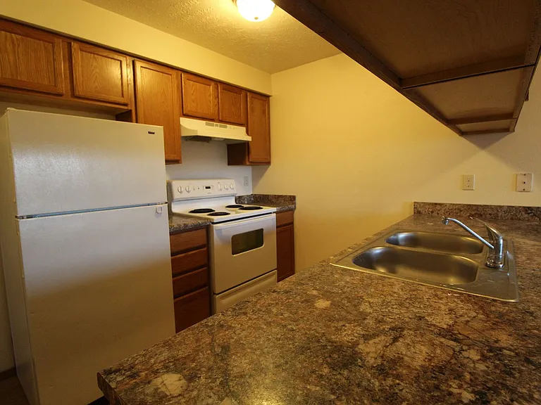 Pineridge Apartments — Photo 5