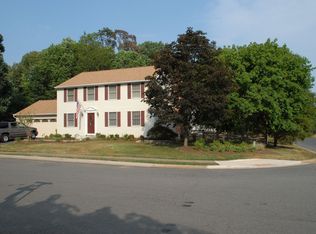 127 Applegate Dr, Sterling, VA 20164