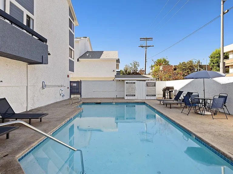 14543 Burbank Blvd — Photo 25