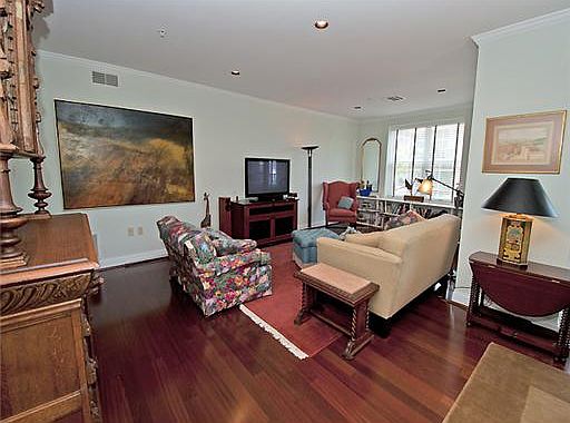 5th image of 220 N Bellefield St #302