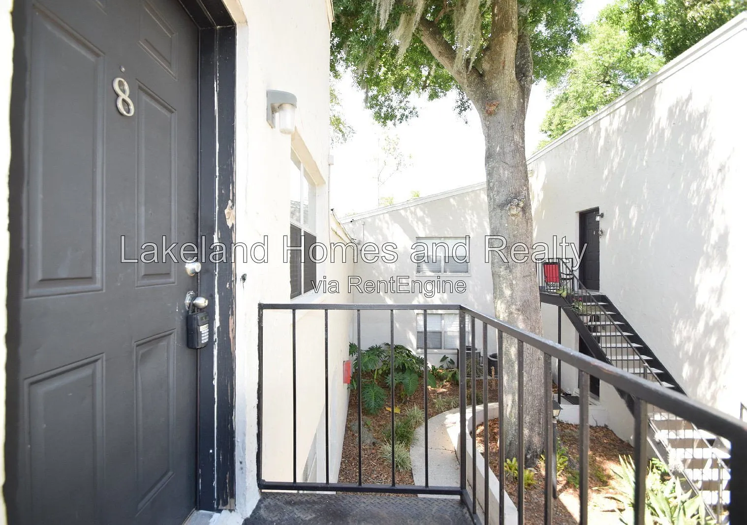 2 bed, 1.0 bath, $1,195 — Photo 2