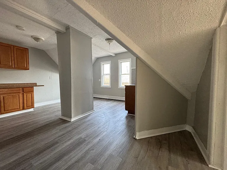 1092 E Main St #2R — Photo 12