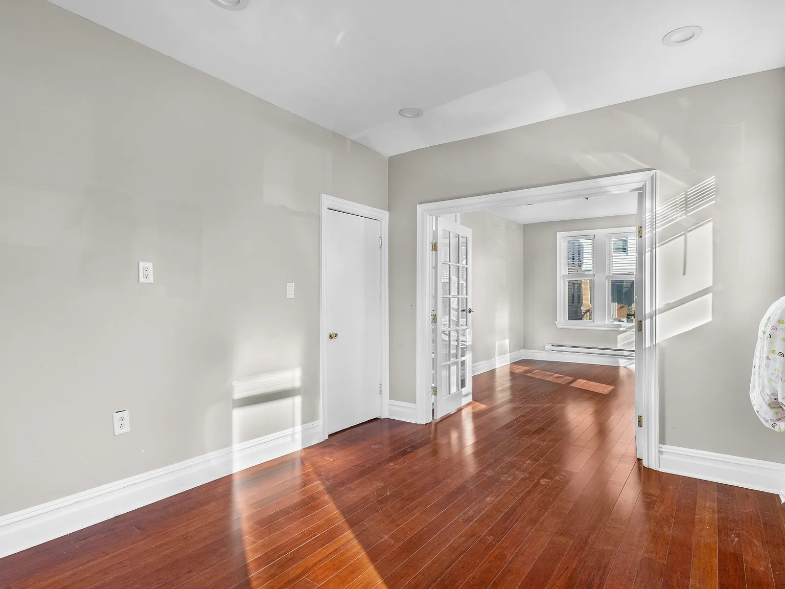 3 bed, 1250 sqft, $2,600 — Photo 2