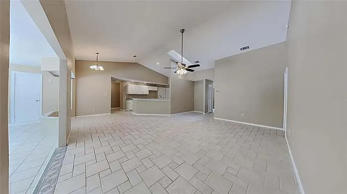 10533 Stradford Row — Photo 7