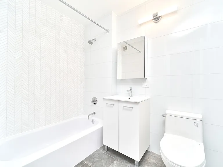 160 Riverside Blvd #19H — Photo 8