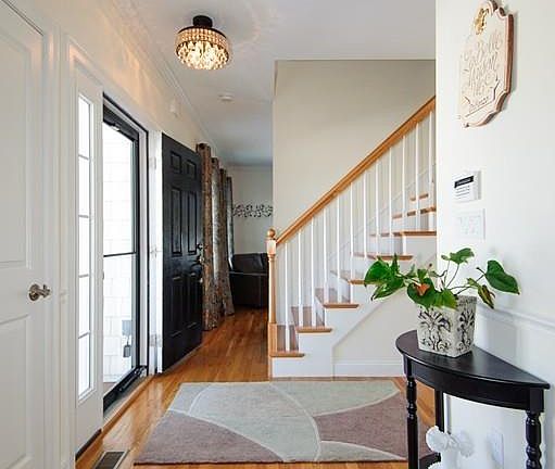 2nd image of 15 Osborne Hill Dr