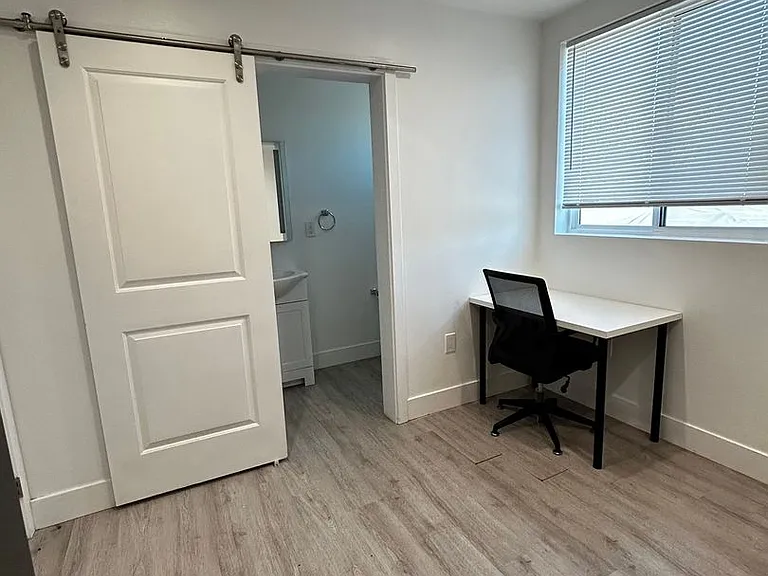 1571 W 37th Pl — Photo 9