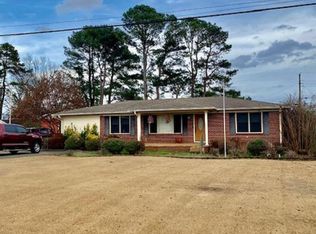 202 Tennessee River Dr, Muscle Shoals, AL 35661