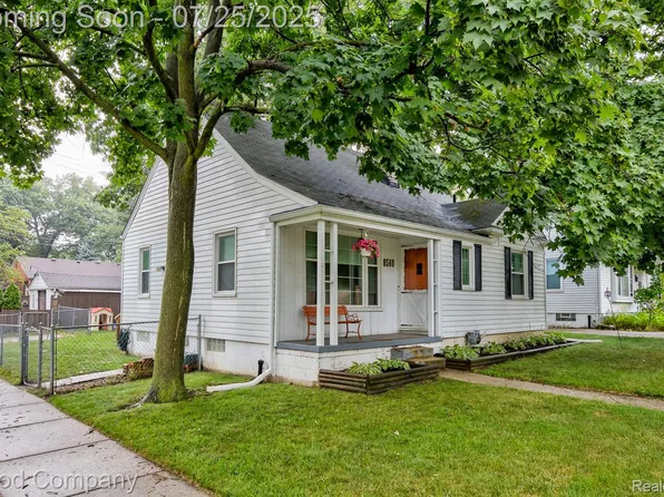 8560 Roseland Ct, Oak Park, MI 48237