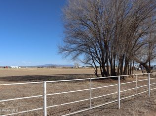 25683 N Champagne Ln, Paulden, AZ 86334