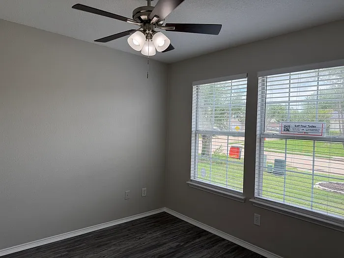 817 Live Oak Dr — Photo 6