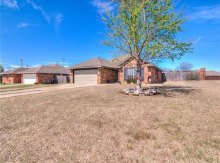 1001 SW 35th Pl, Moore, OK 73160