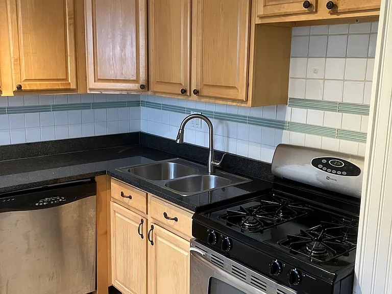 311 E Lewiston Ave — Photo 24
