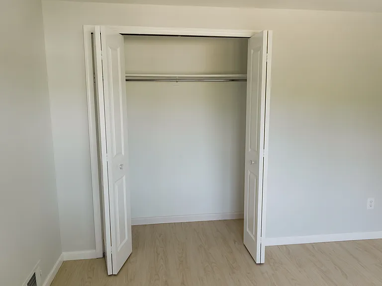 12601 Buckingham Dr — Photo 2