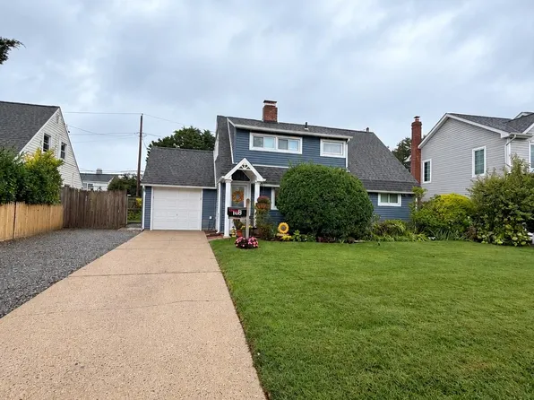 105 Bucket Lane, Levittown, NY 11756