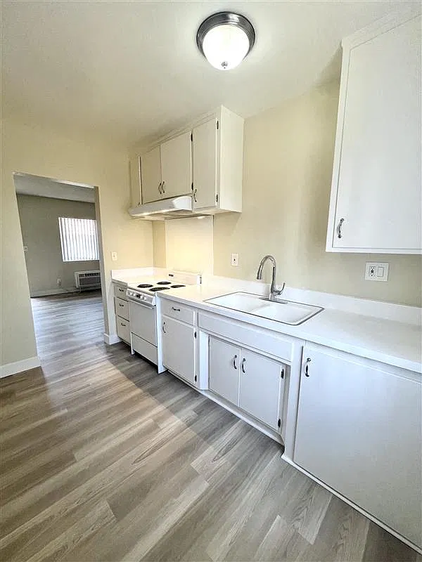 1230 W. Hillandale Ave. — Photo 4