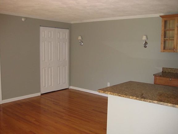 3rd image of 56 Townsend St APT C21