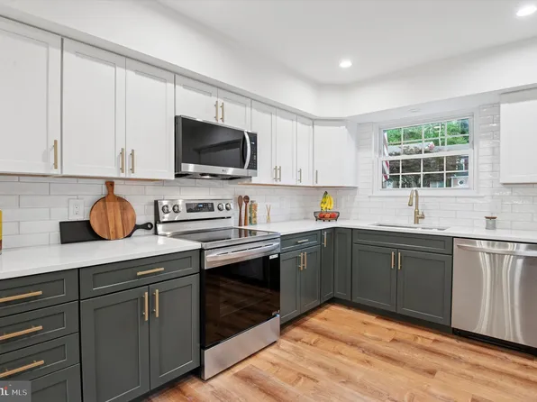 2566 Dupont St, Coatesville, PA 19320