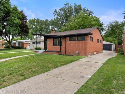 24300 Seneca St, Oak Park, MI, 48237