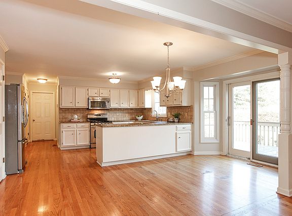 4th image of 2648 Newport Dr