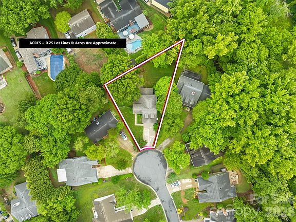 3rd image of 801 Mill Run Dr