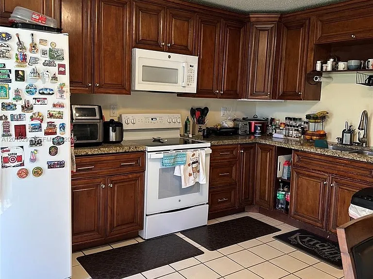 8024 SW 107th Ave #111 — Photo 8