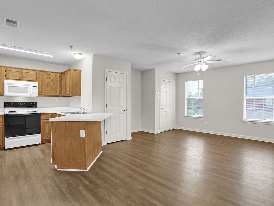 1st image of 818 Barrington Woods Cv #812-A