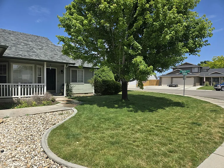 2000 E Doberman Dr #1 — Photo 3