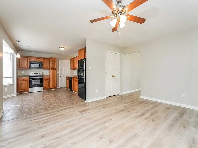 3213 Kings Glen Dr — Photo 5