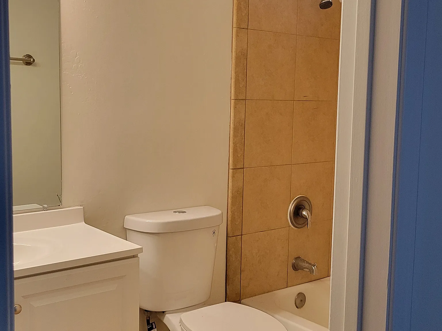 3 bed, 1065 sqft, $3,000 — Photo 3