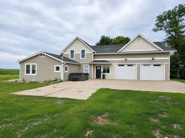 2540 510th St, Le Mars, IA 51031