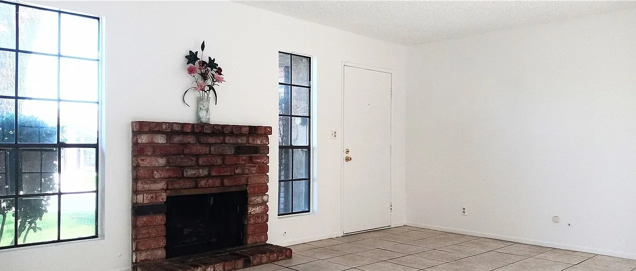 2 bed, 1327 sqft, $2,000 — Photo 4