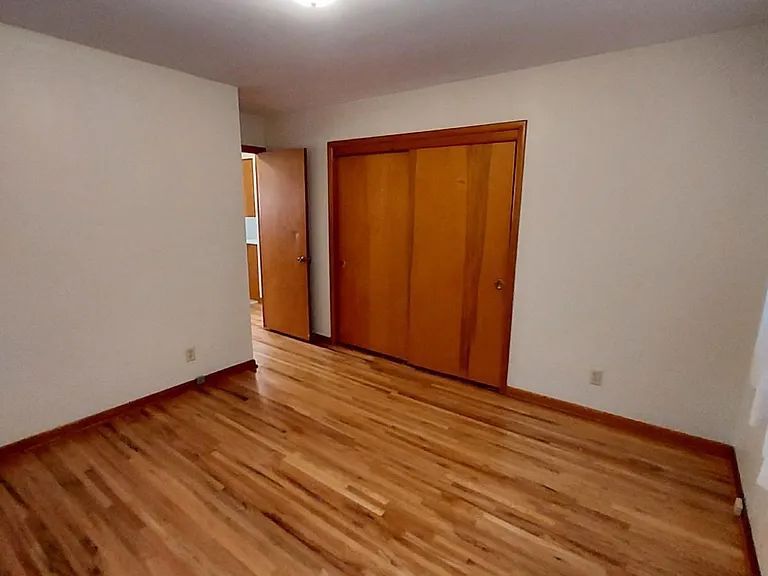 319 N Clayton Ave — Photo 9