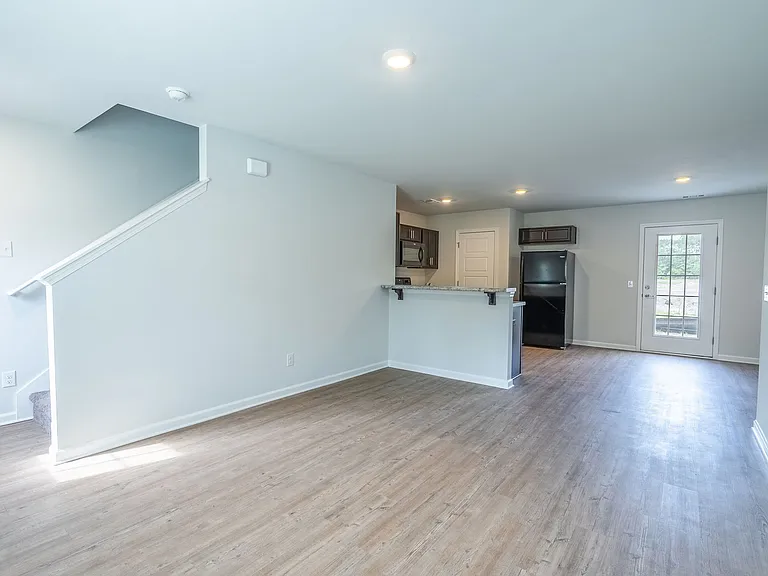 105 Cottage Way — Photo 43