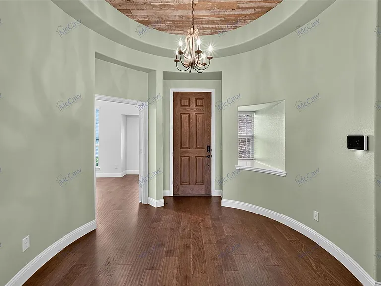 1416 Alexander Dr — Photo 2