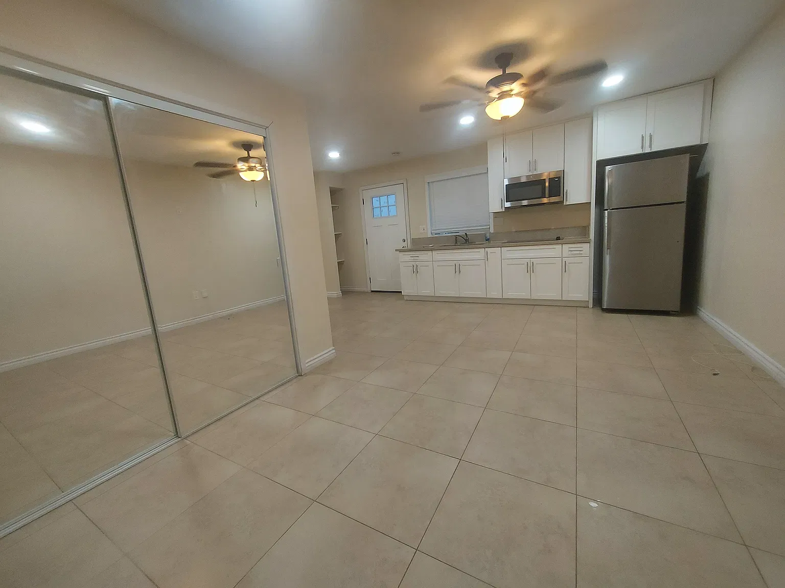 Studio, 900 sqft, $1,600 — Photo 4