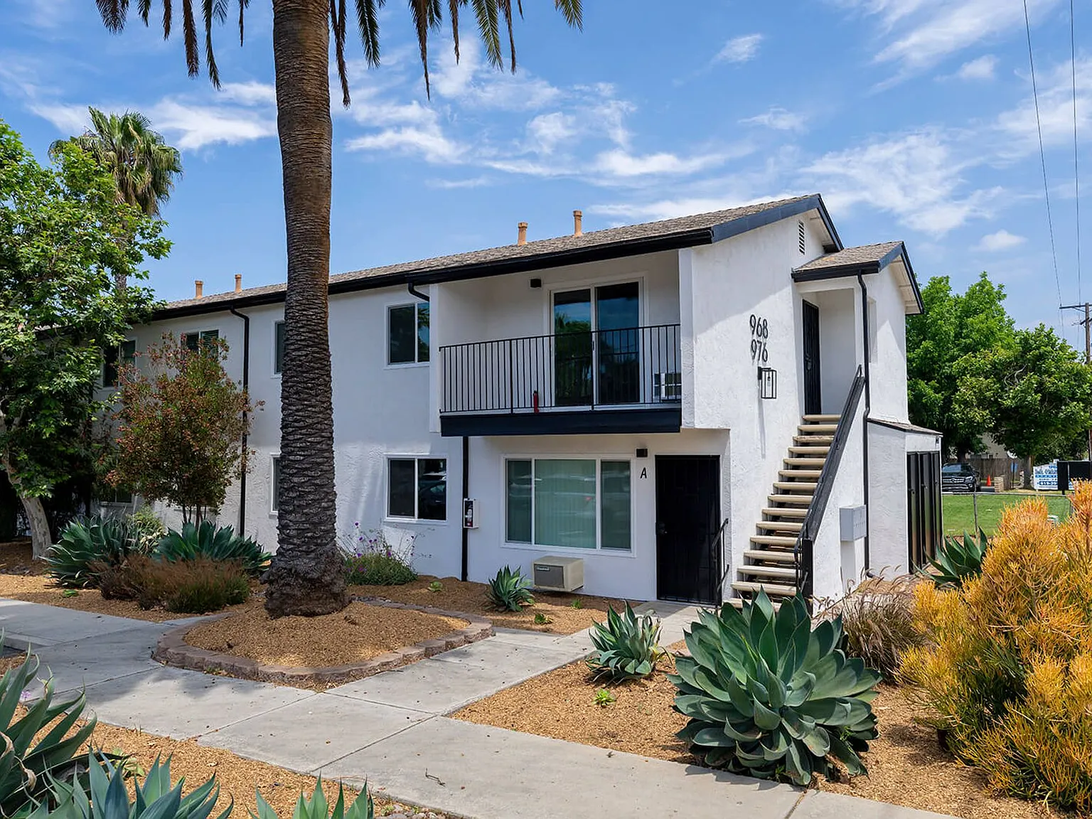 Lone Palm Terrace — Photo 2