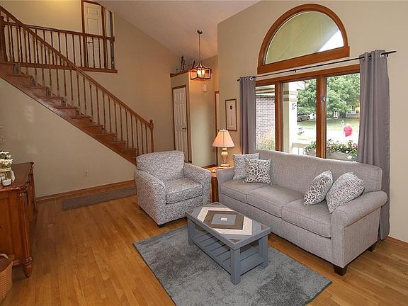 3rd image of 1102 NW Cedarwood Dr