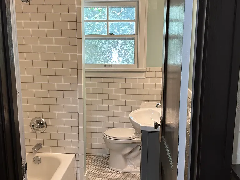 1216 N Emporia Ave — Photo 8
