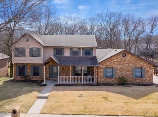 210 W Stonybrook Dr, O'Fallon, IL 62269