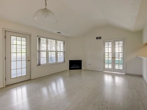 4th image of 1700 Weatherstone Dr