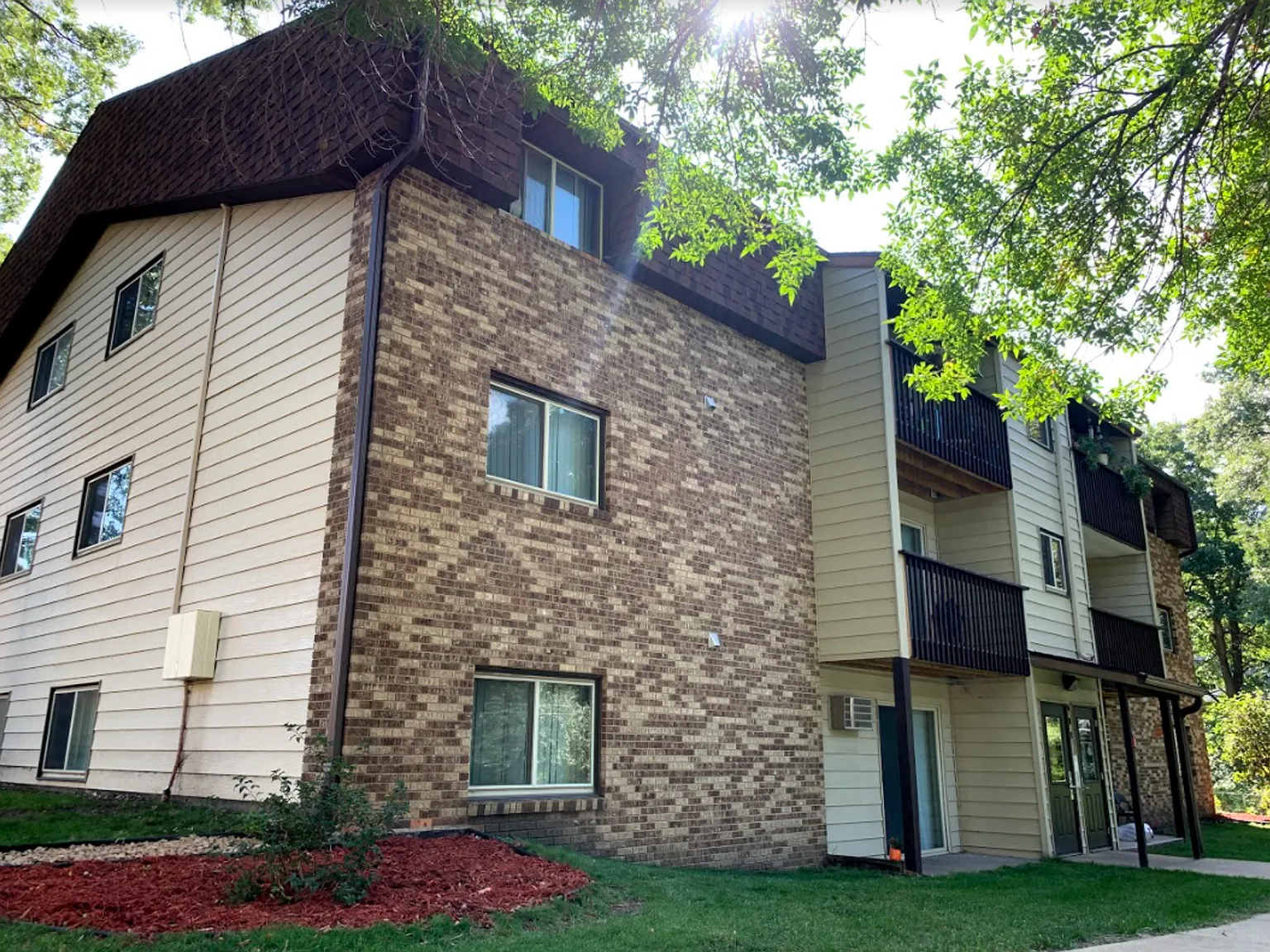 Edgewood Court Apartments LLC — Photo 2